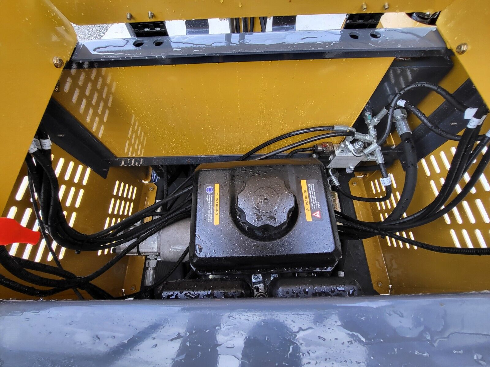 AGT H15 1.5-Ton Compact Mini Excavator, photo 4 of 9