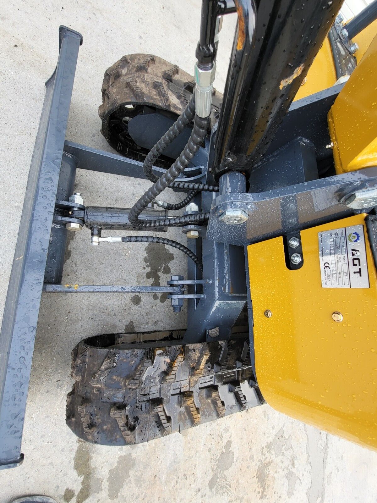 AGT H15 1.5-Ton Compact Mini Excavator, photo 5 of 9