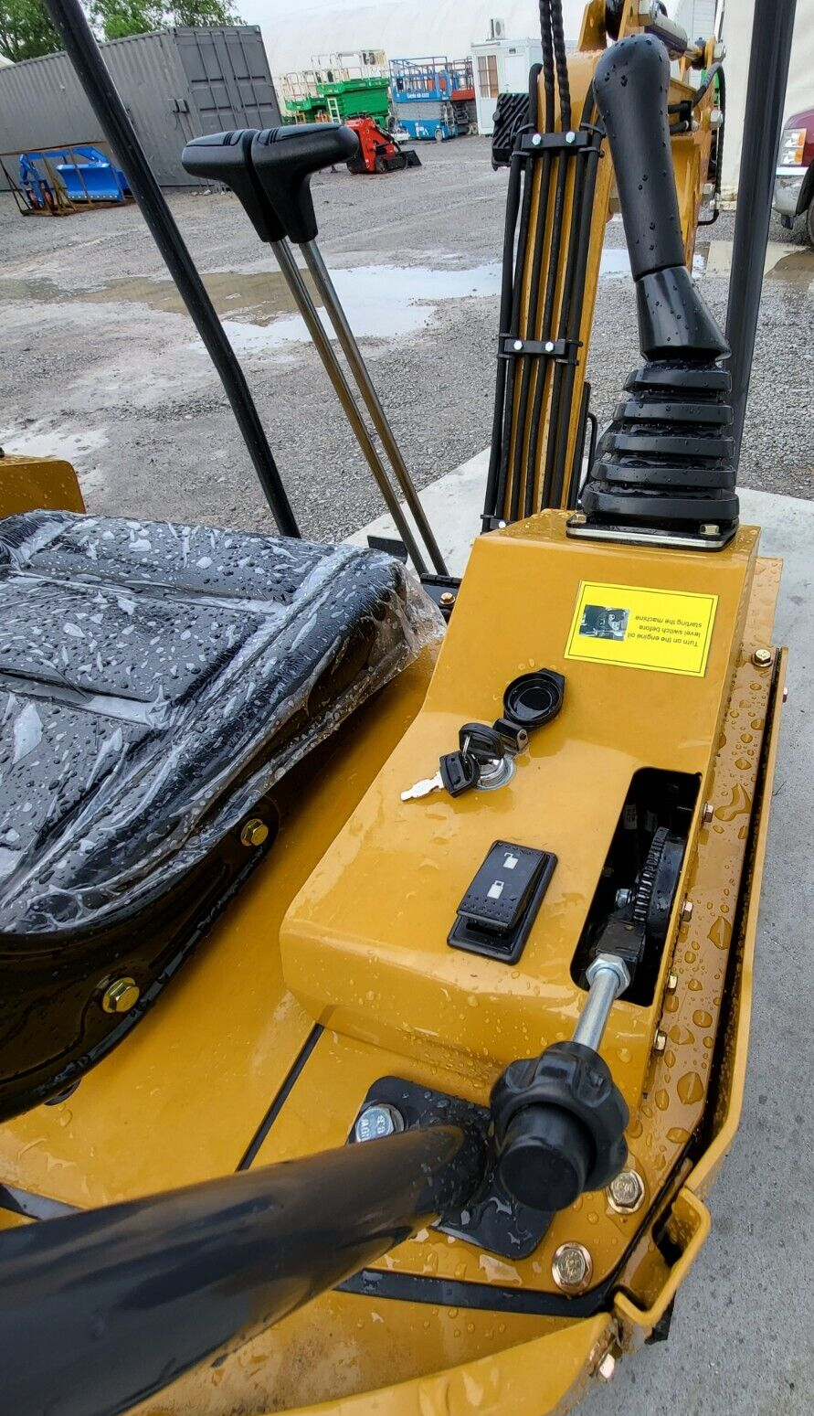 AGT H15 1.5-Ton Compact Mini Excavator, photo 8 of 9
