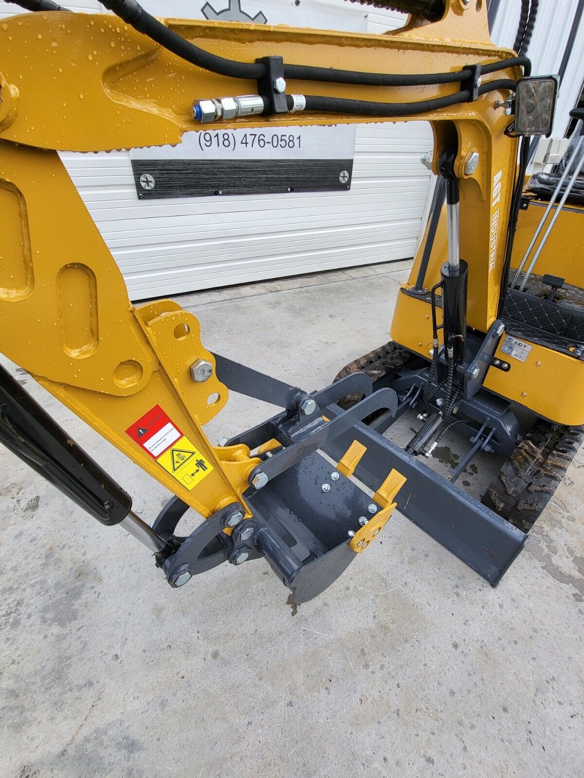 AGT H15 1.5-Ton Compact Mini Excavator, photo 9 of 9