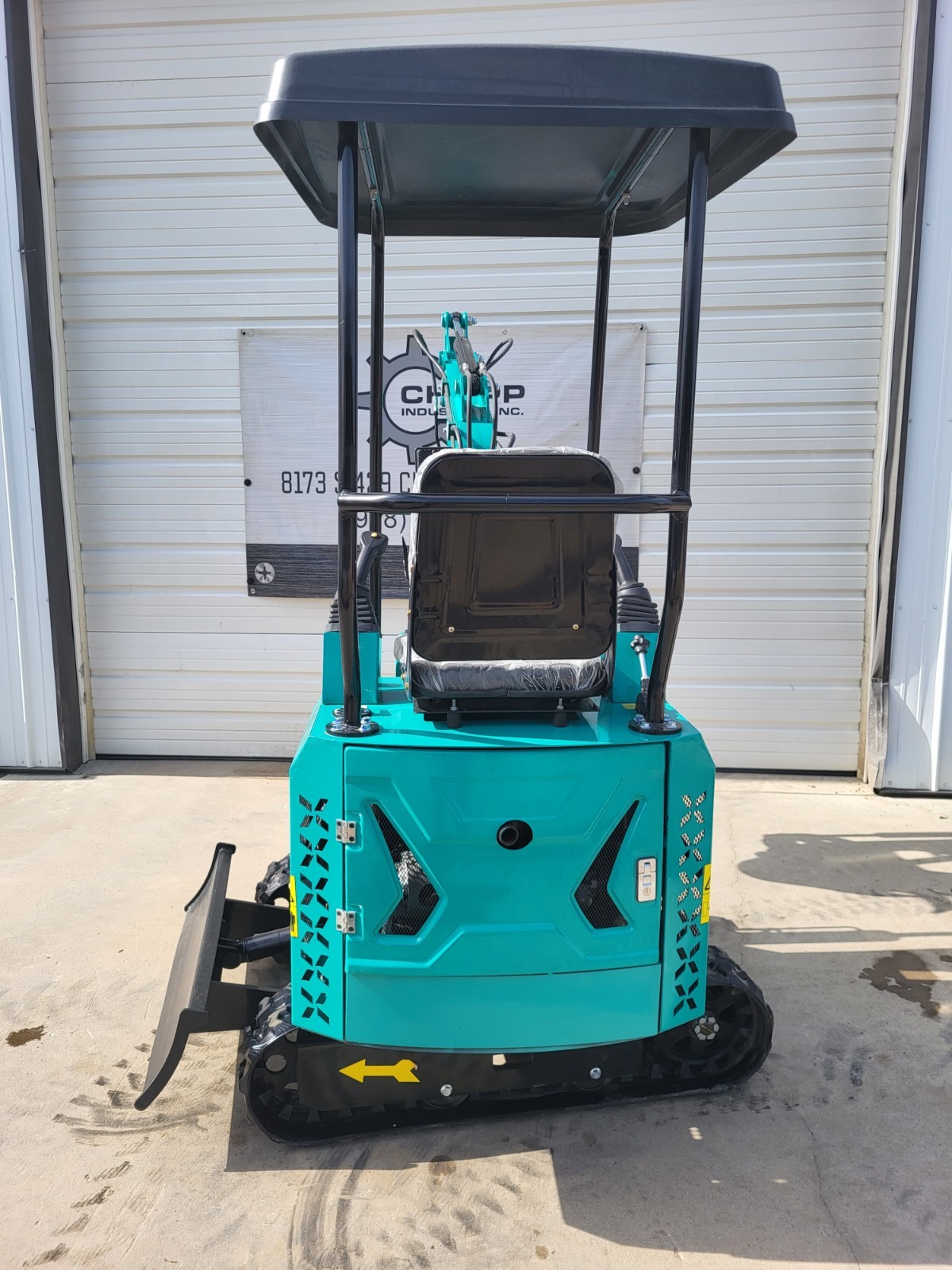 AGT MH12RX 1-Ton Tight-Access Mini Excavator, photo 4 of 9