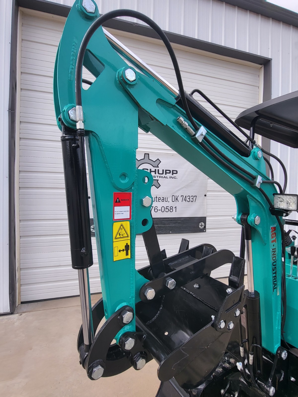 AGT MH12RX 1-Ton Tight-Access Mini Excavator, photo 5 of 9