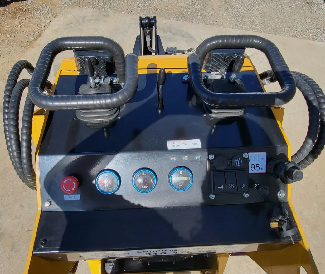 AGT MX-CRT23 Mini Skid Steer (23HP Commercial Engine), photo 4 of 11