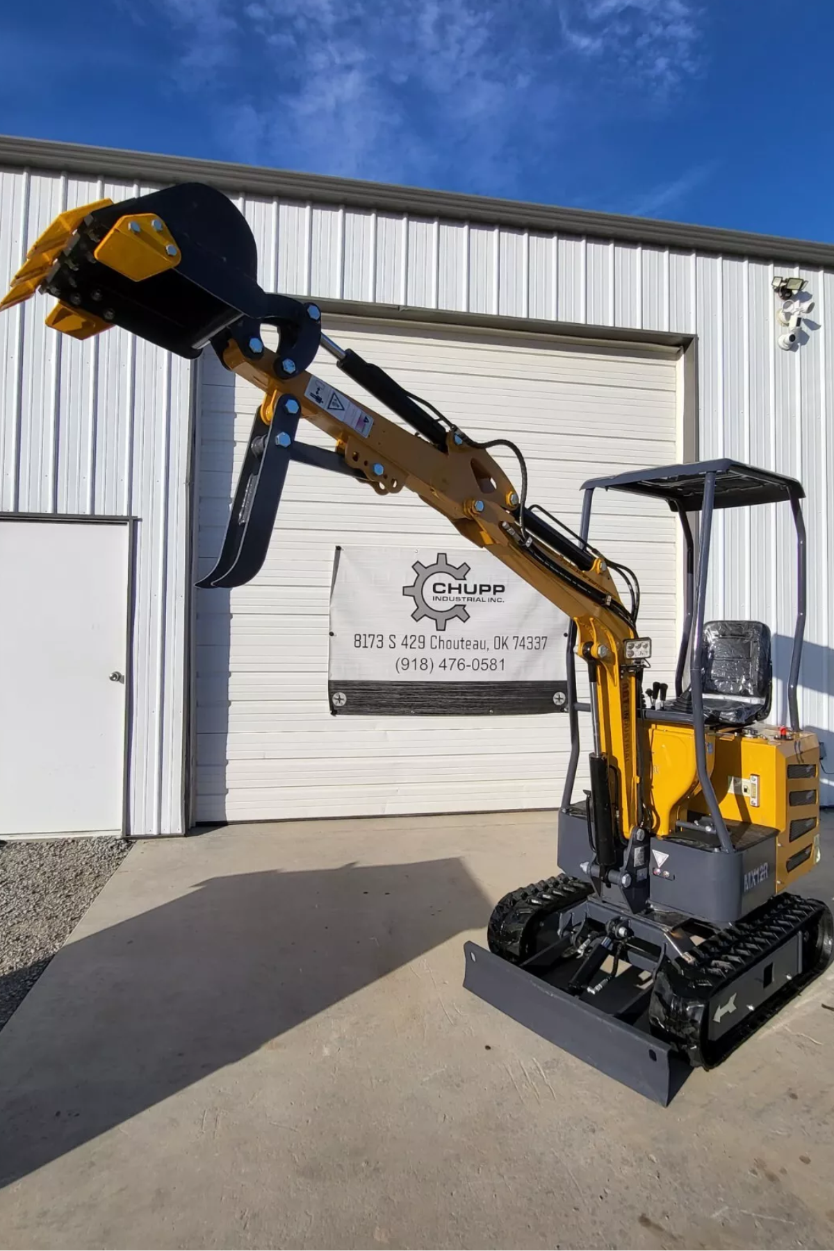 AGT MX12R 1-Ton Compact Crawler Mini Excavator, photo 3 of 9
