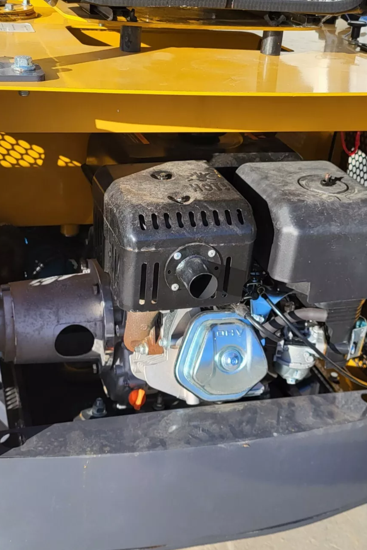 AGT MX12R 1-Ton Compact Crawler Mini Excavator, photo 5 of 9