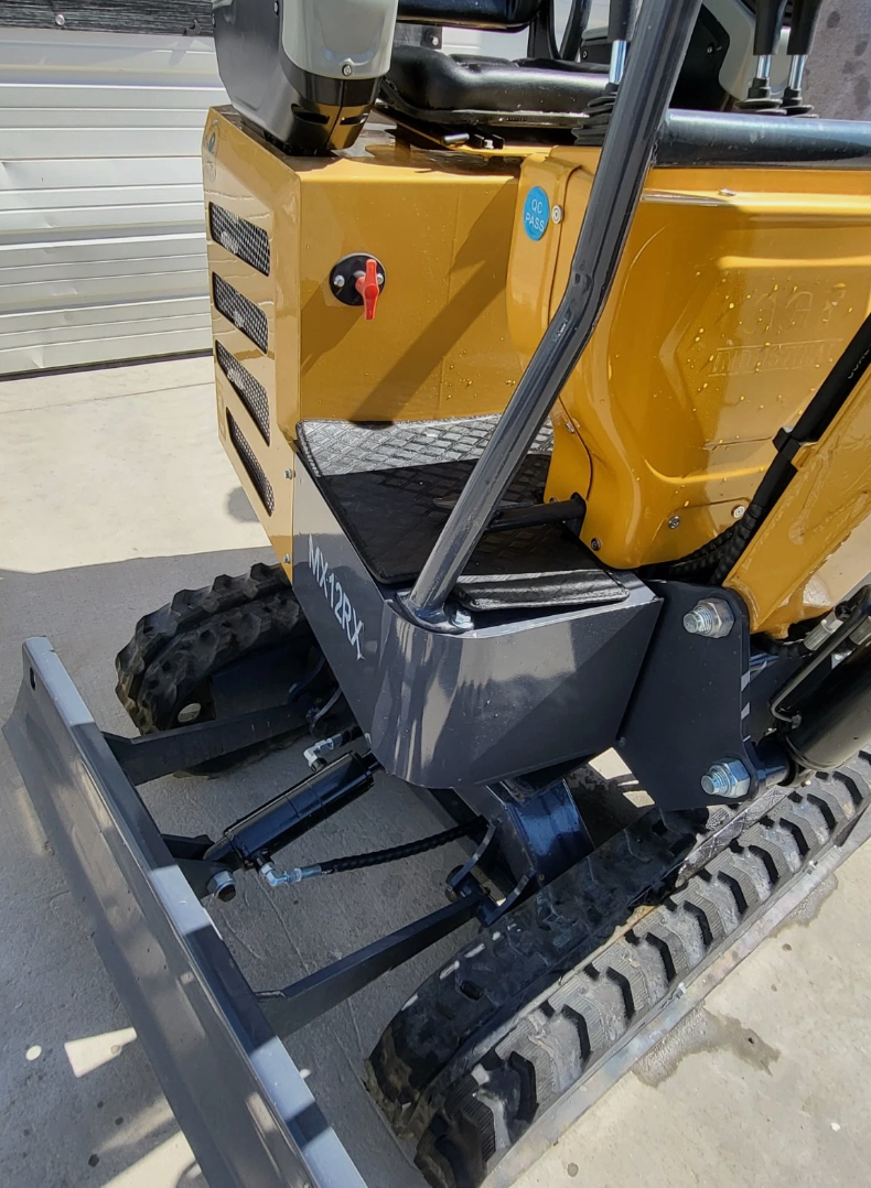 AGT MX12RX 1-Ton Pro Pilot Control Mini Excavator, photo 4 of 9