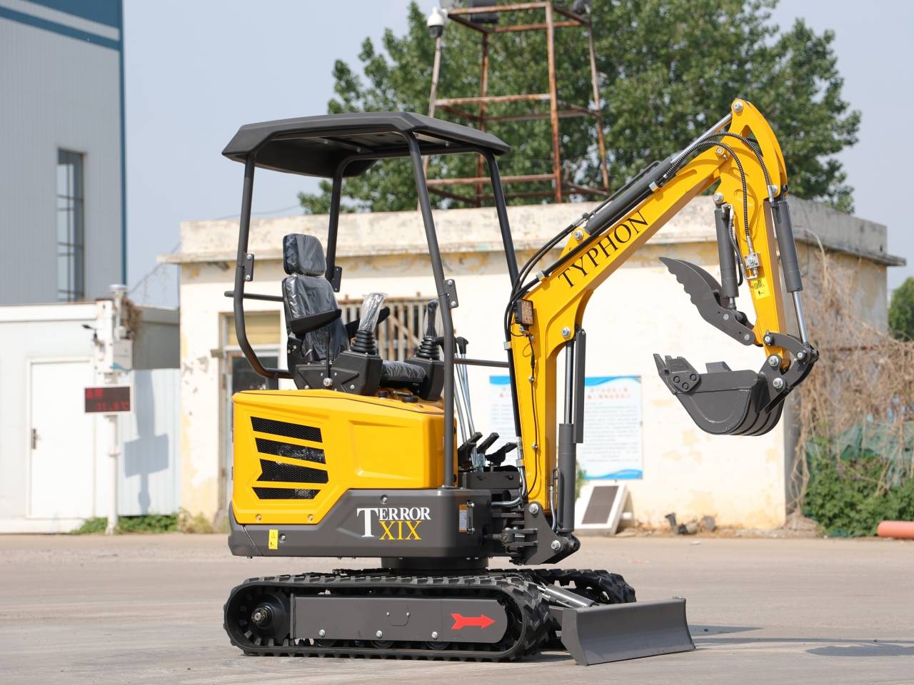 TYPHON TERROR XIX STORM Mini Excavator - 1.8 Ton Kubota D902 Diesel with Swing Boom and Canopy, photo 3 of 6